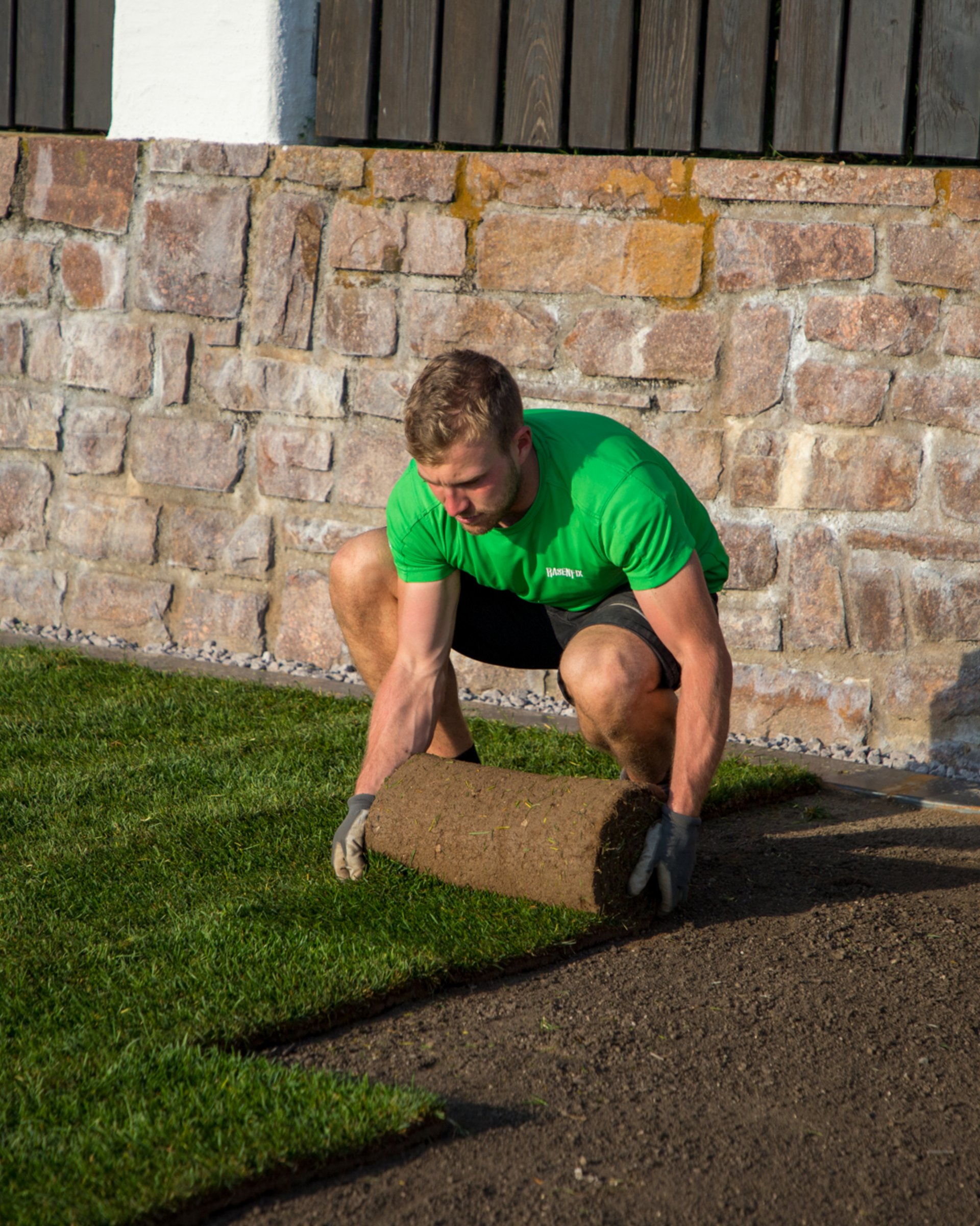 Rollrasen pflegen - Tipps direkt vom Profi Rollrasen pflegen - Tipps direkt vom Profi