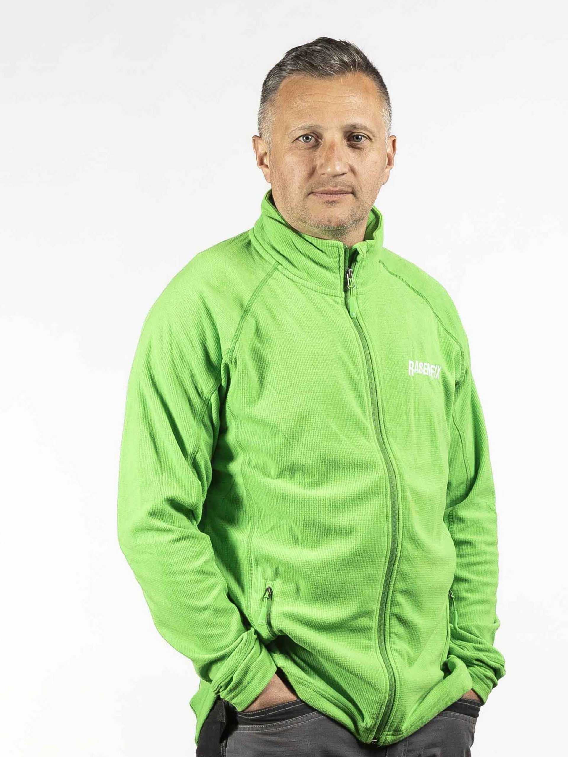 Dach begrünen. Natur lieben. Dich glücklich sehen. Das Team. Dach begrünen. Natur lieben. Dich glücklich sehen. Das Team.