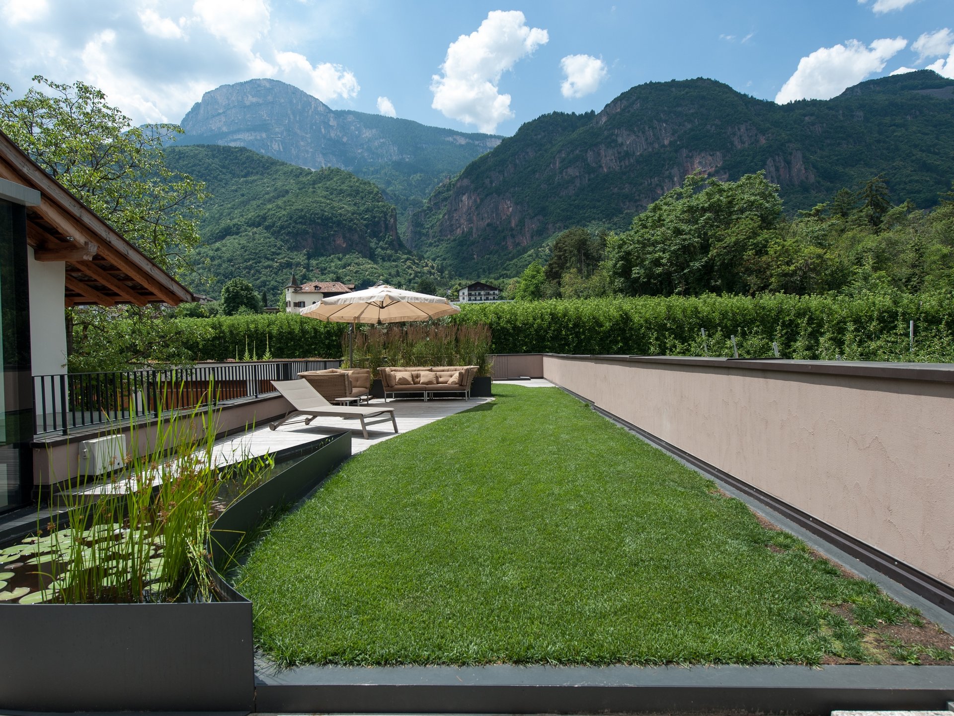 Pavimentazione da esterni e tappeto erboso Pavimentazione da esterni e tappeto erboso