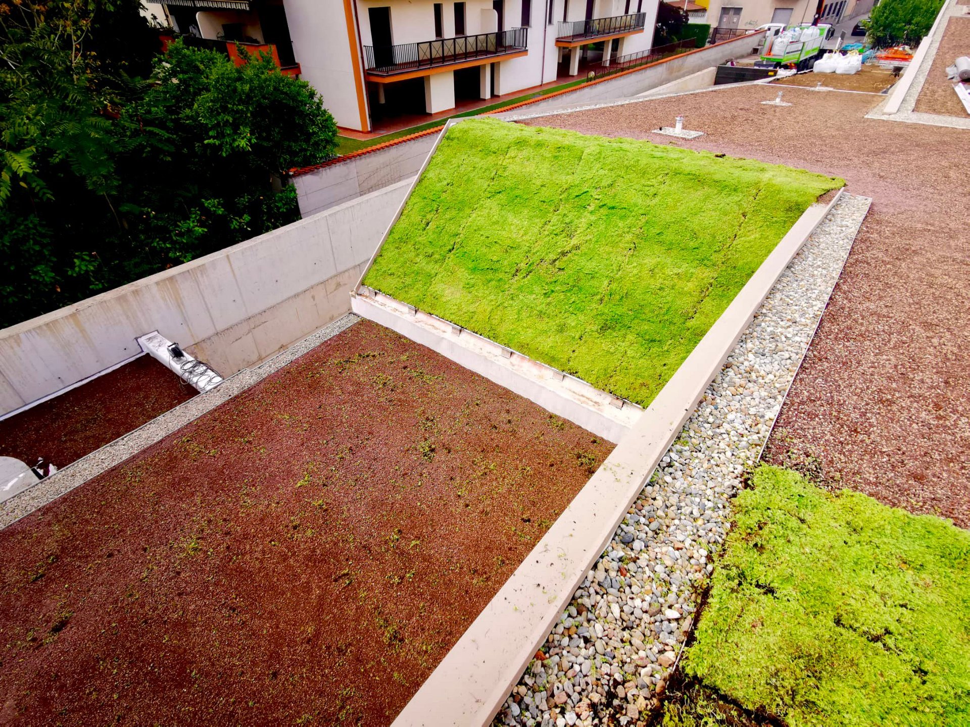 Tetti spioventi del professionista Rasenfix Tetti spioventi del professionista Rasenfix