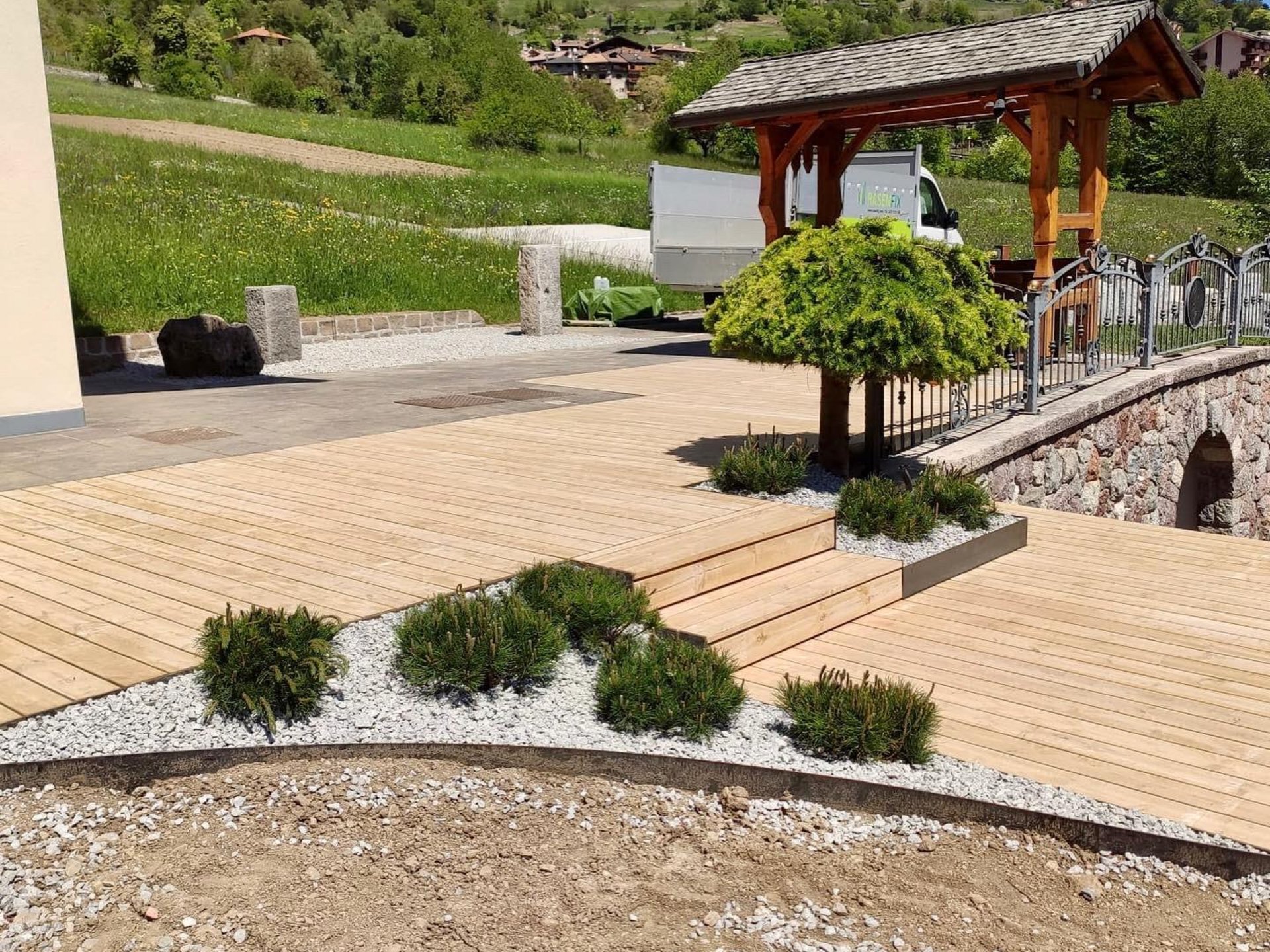 Pavimentazione da esterni e tappeto erboso Pavimentazione da esterni e tappeto erboso