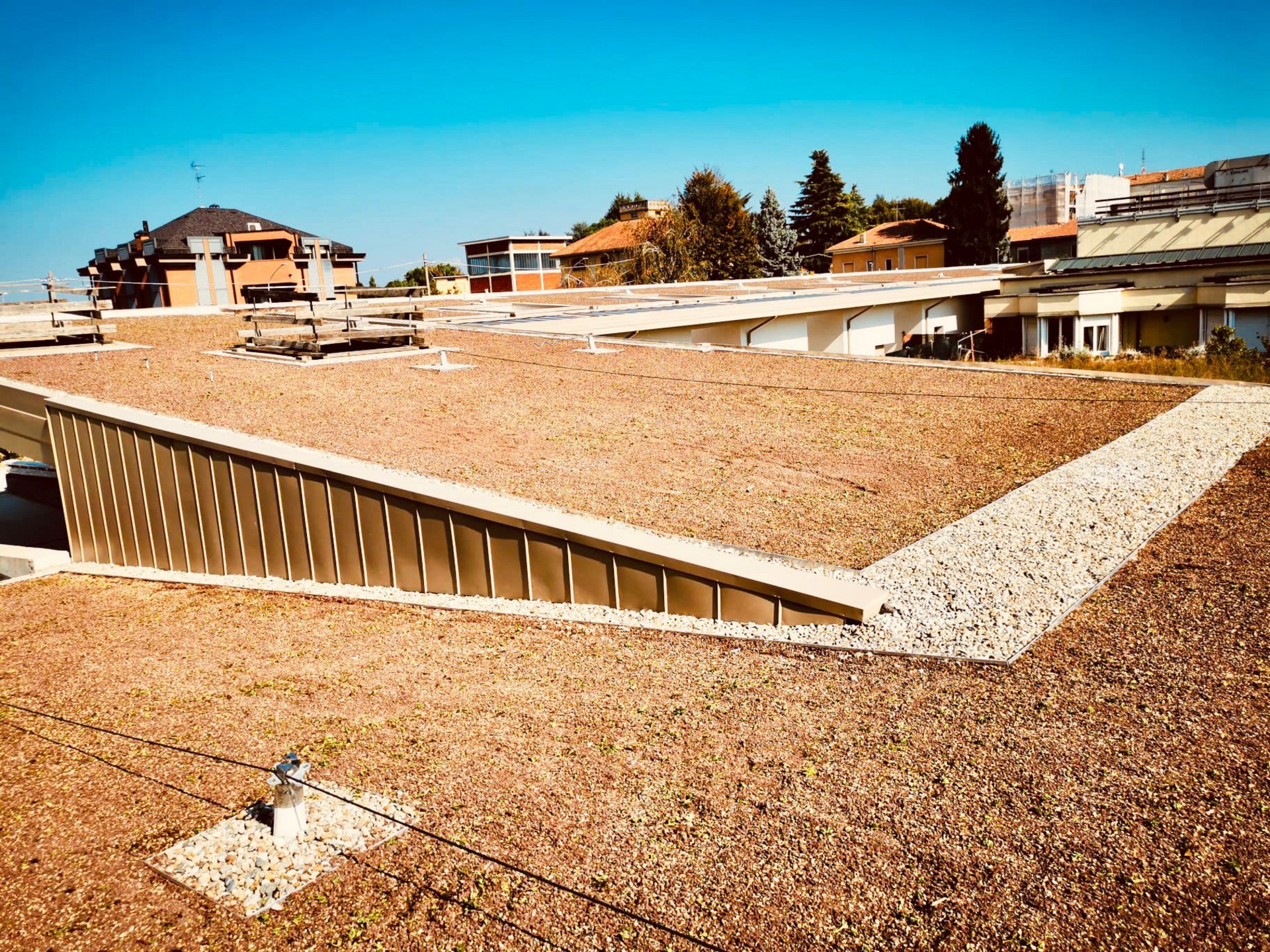 Tetti spioventi del professionista Rasenfix Tetti spioventi del professionista Rasenfix